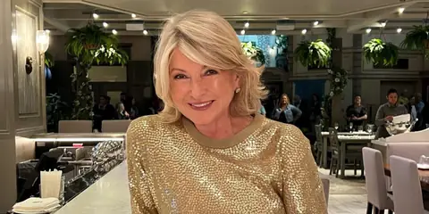 Martha Stewart Introduces Snoop Dogg’s ‘Holiday Halftime Party’ on Netflix